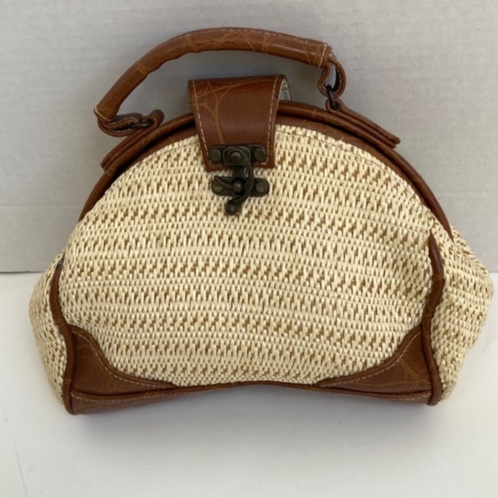Vintage Y2K Mini Purse Woven Straw Bag Taco Shaped Top Handle Metal Loop Lock